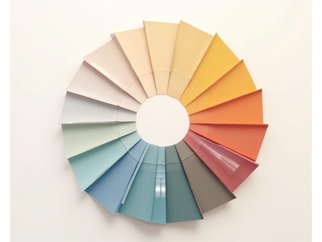 Cercle chromatique des couleurs montrant des harmonies apaisantes et stimulantes pour l'aménagement intérieur.